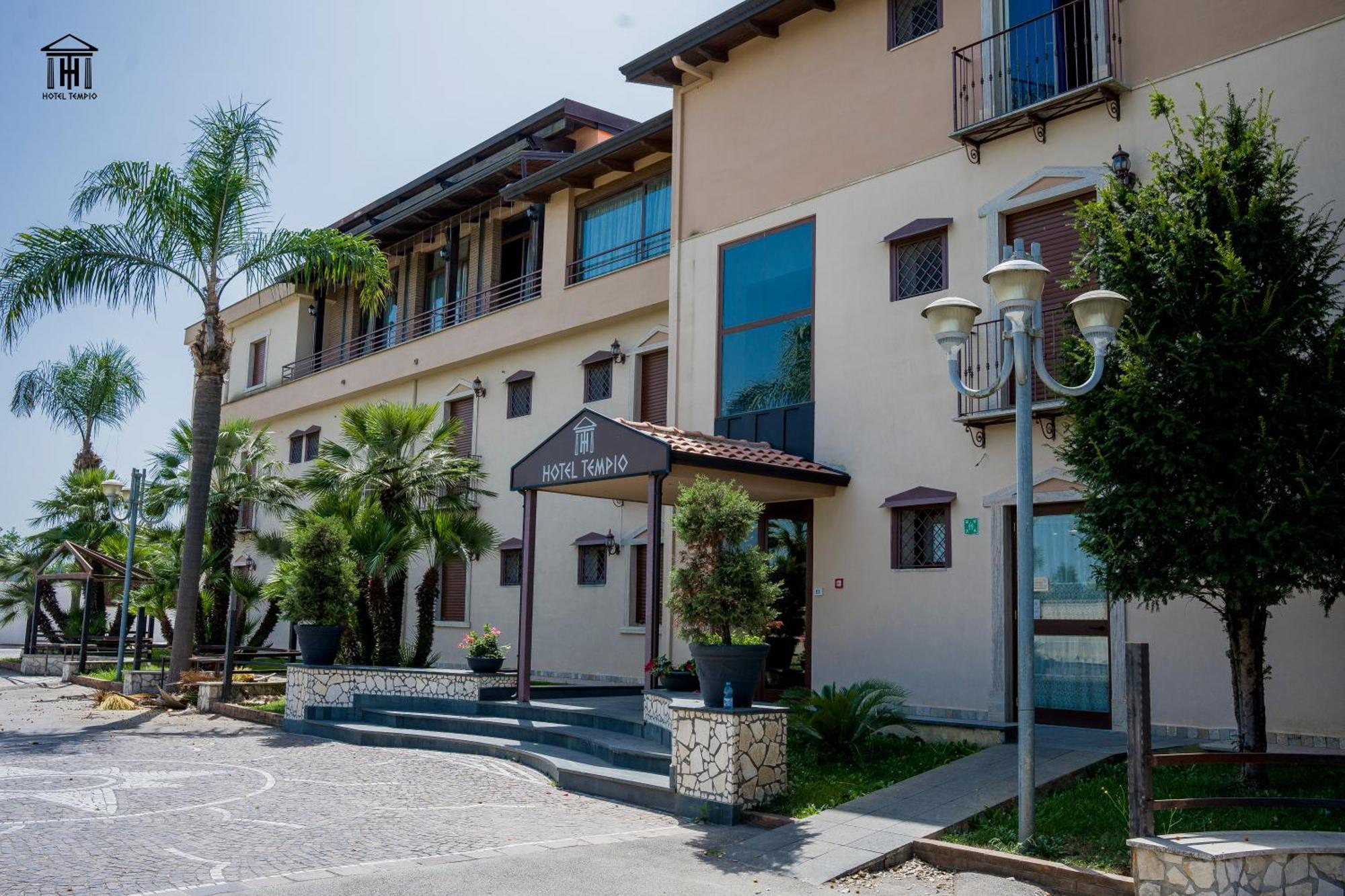 לאגו פטרייה Hotel Tempio מראה חיצוני תמונה